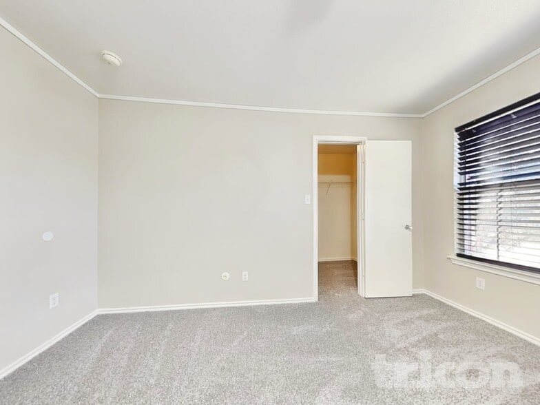 Building Photo - 201 Outfitter Dr