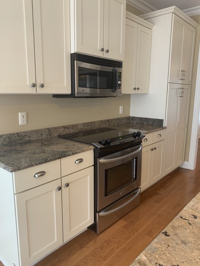 Building Photo - 426 Creekview Dr