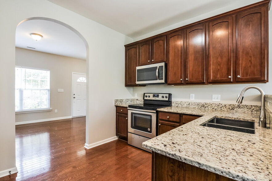 Building Photo - 2017 Sterling Hill Dr