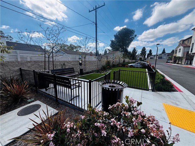 Building Photo - 2450 E Agave St