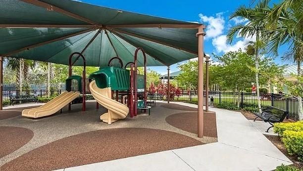 Building Photo - 3051 S Palm Aire Dr