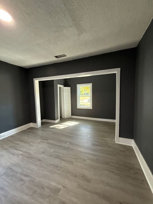 Building Photo - 3164 Yale Ave