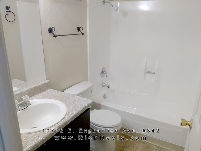 Building Photo - * 2 bed, 1 bath, Cherry Creek schools, Gre...