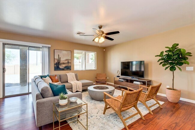 Building Photo - 538 E Dragon Springs Dr