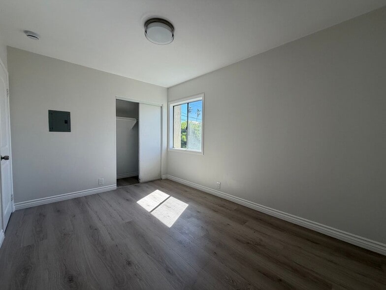 Building Photo - 2052 Lewis Ave