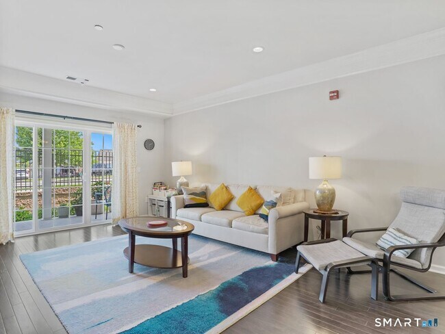 Building Photo - 302 Center Meadow Ln