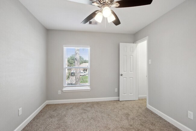Building Photo - 1127 Cascade Creek Dr
