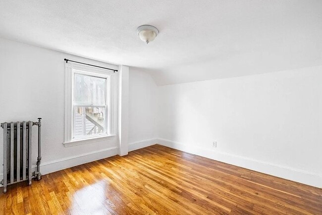 Building Photo - 61-61 Glenwood Rd