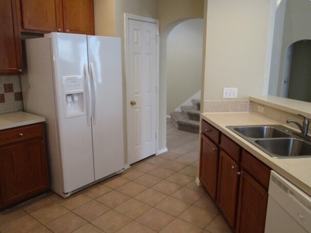 Building Photo - 5321 Sunnyway Dr