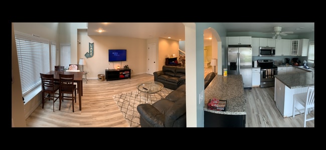 Living room / Kitchen area - 27030 County Road 653