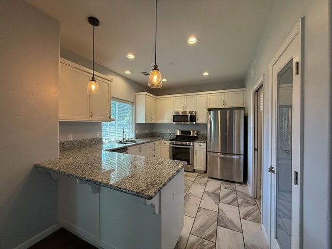 Building Photo - harming 3 bedroom, 2 bathroom single-story...