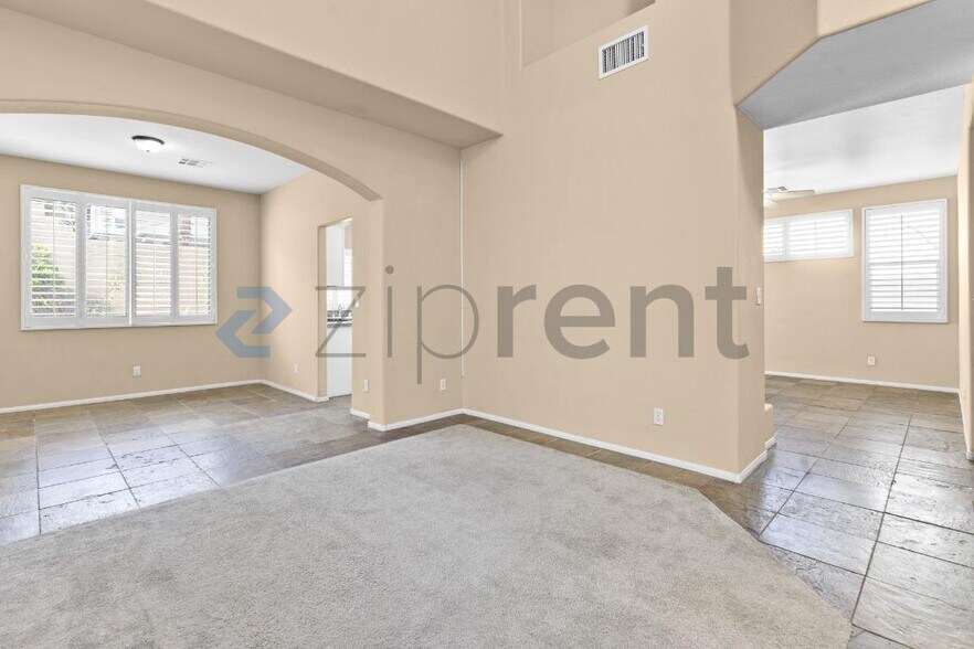 Building Photo - 2455 Silver Sunrise Ln