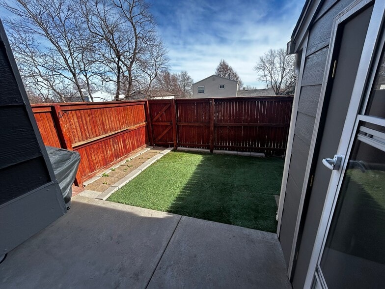 Building Photo - 16901 E Chenango Ave