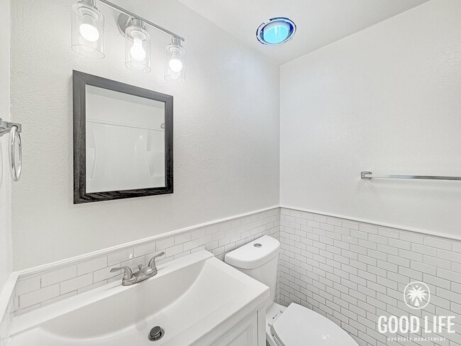 Building Photo - N Citrus Ave