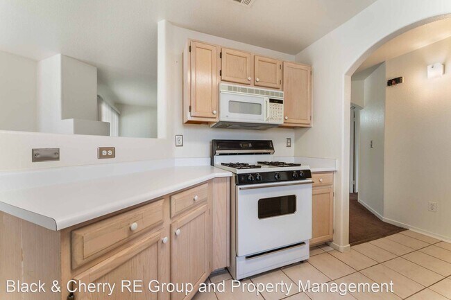 Building Photo - 2 br, 2 bath House - 698 S Racetrack Unit 824