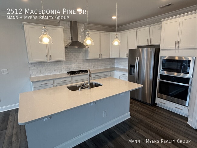 Building Photo - 2512 Macedonia Pine Dr