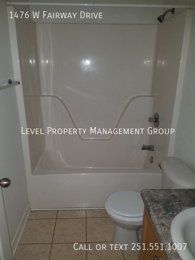 Building Photo - 1476 W Fairway Dr