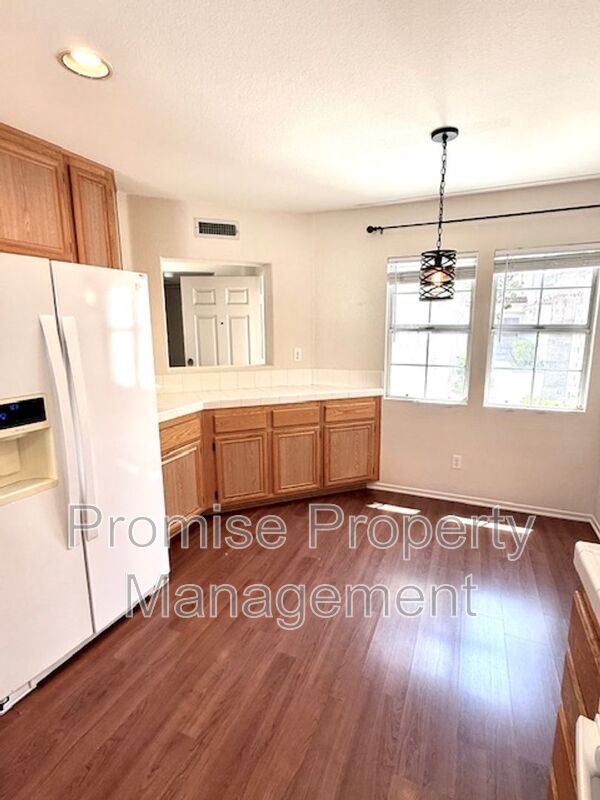 Building Photo - 4660 Los Alamos Way