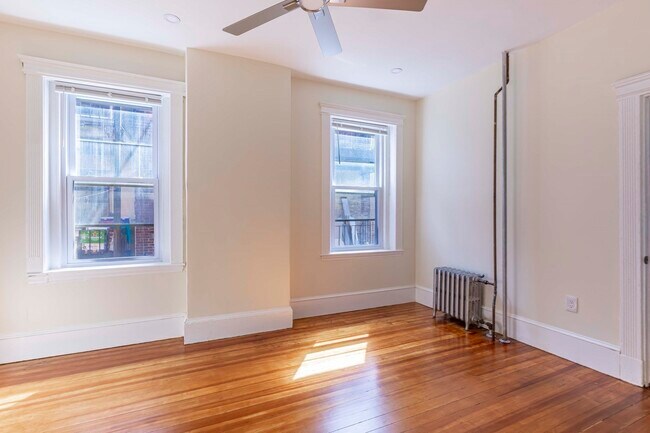 Building Photo - 94 Hutchings St