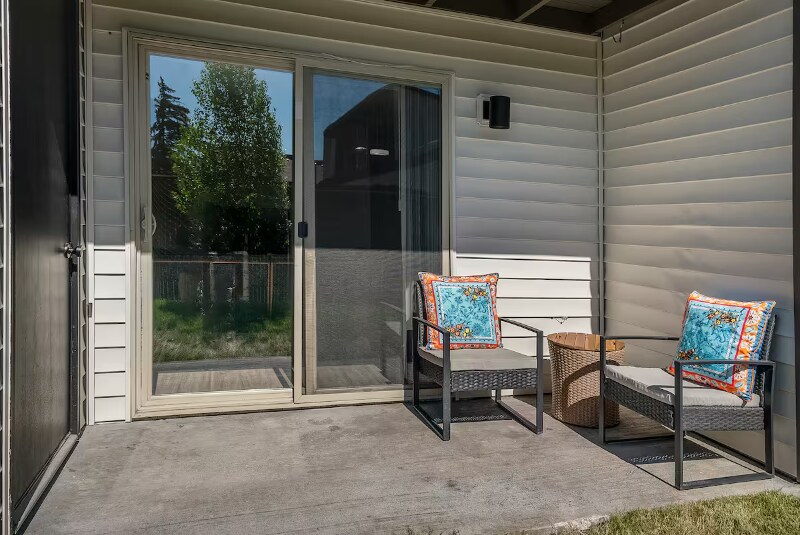 Building Photo - 1430 3rd Ave E