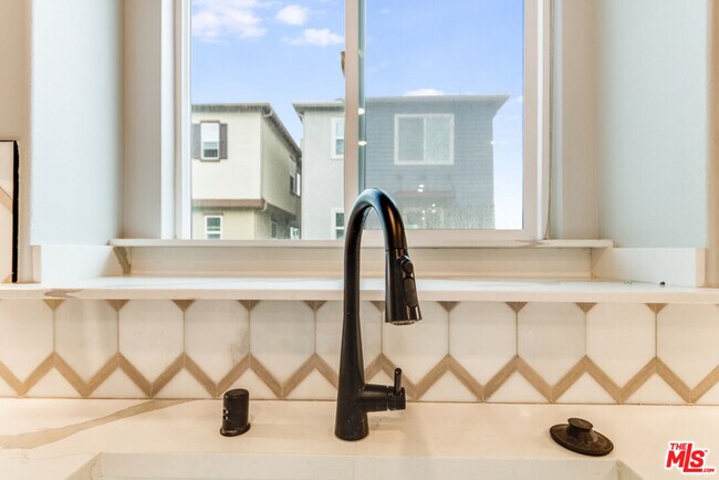 Building Photo - 713 Daniel Freeman Cir