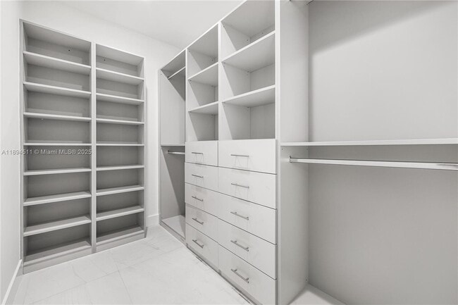 Building Photo - 813 NE 17th Terrace