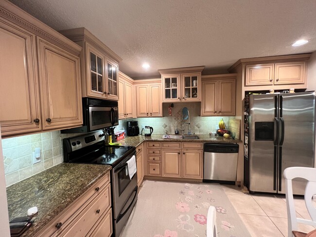 Building Photo - 5650 Coach House Cir