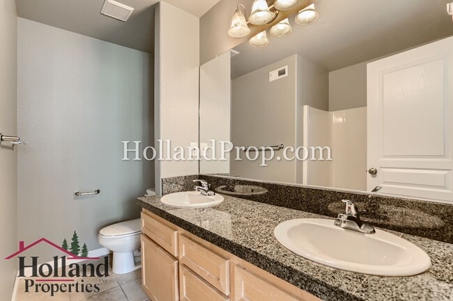 Building Photo - Stylish Townhome Near MAX, Nike & Costco in Prime Beaverton Location