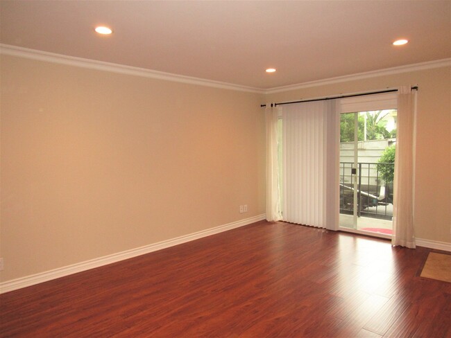 Building Photo - Gorgeous 1-Bedroom Apartment in Playa Del ...