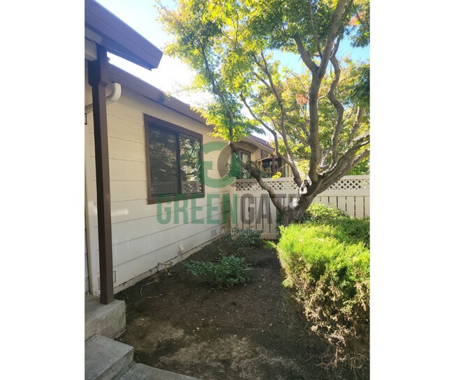 Building Photo - 700 W Roseburg Ave