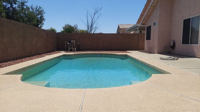 Building Photo - TERRIFIC FOUR BEDROOM PEORIA HOME WITH A POOL!
