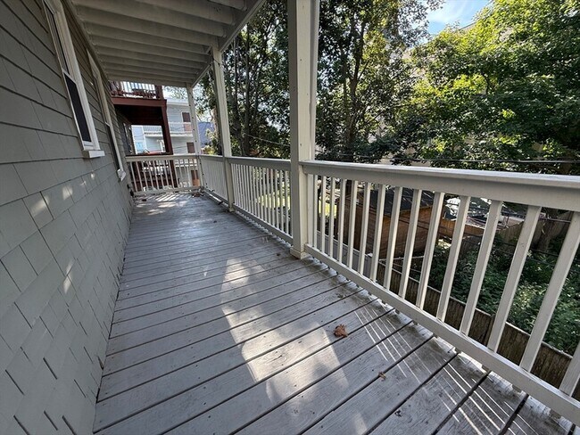 Building Photo - 10 Grovenor Rd