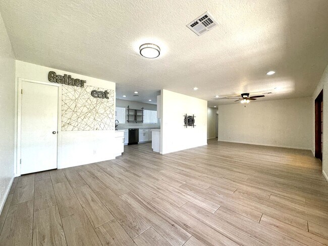Building Photo - 4426 N 85th St