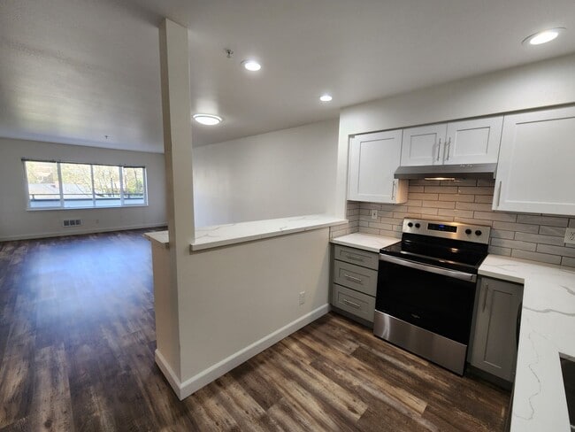 Building Photo - Issaquah Valley Place
