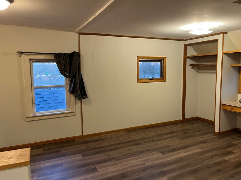 Kitchen/living space - 455 S Arch Ave
