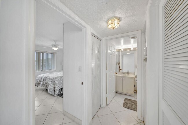 Building Photo - 9485 N Belfort Cir