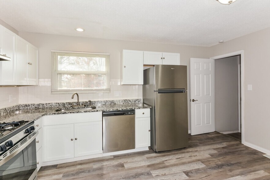 Building Photo - 1760 Flordawn Dr