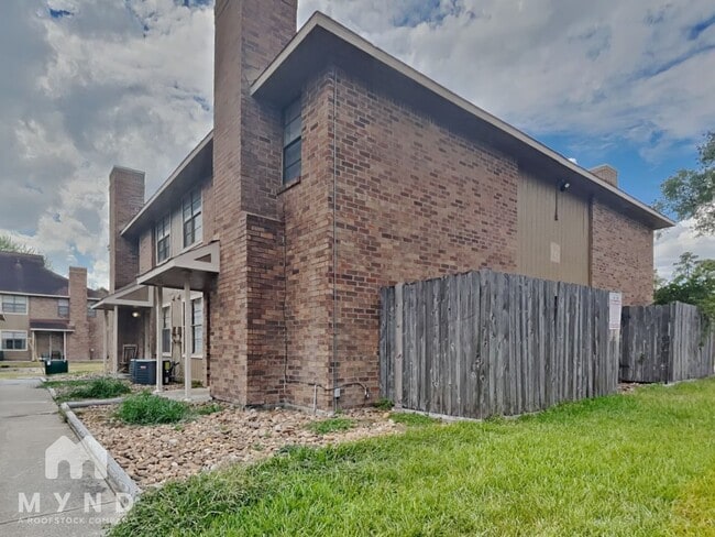 Building Photo - 1807 Briarcreek Blvd