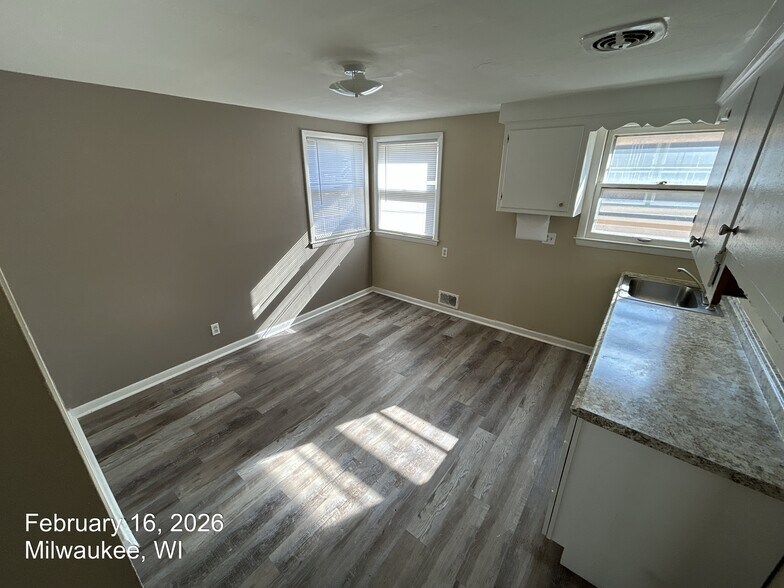 Building Photo - 5710 N 97th St