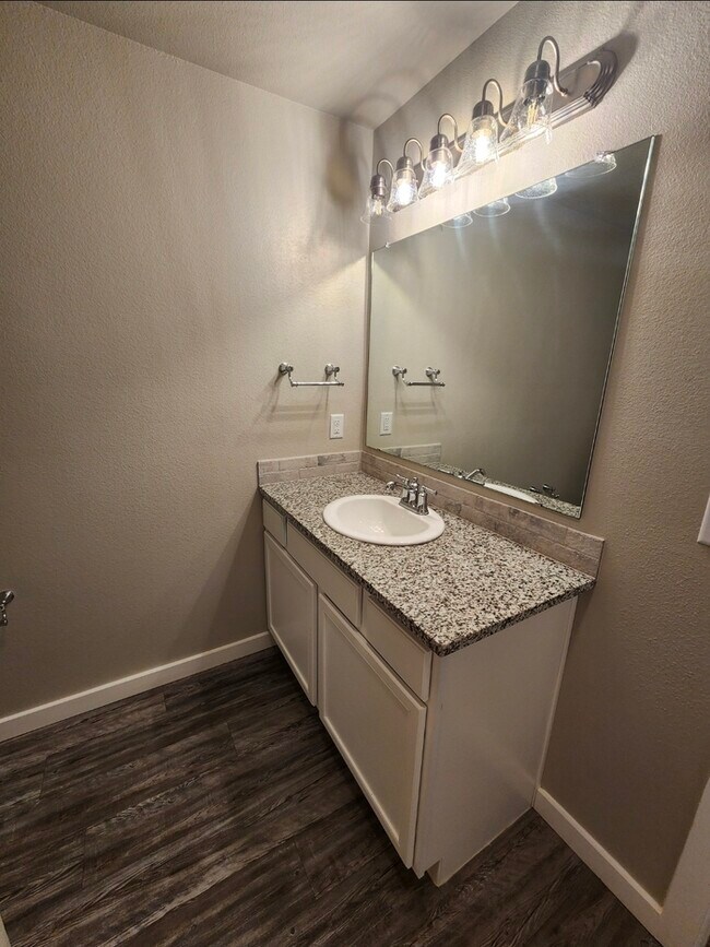 Building Photo - 3 bed 2 bath home in Lone Star Trails! 2 car garage