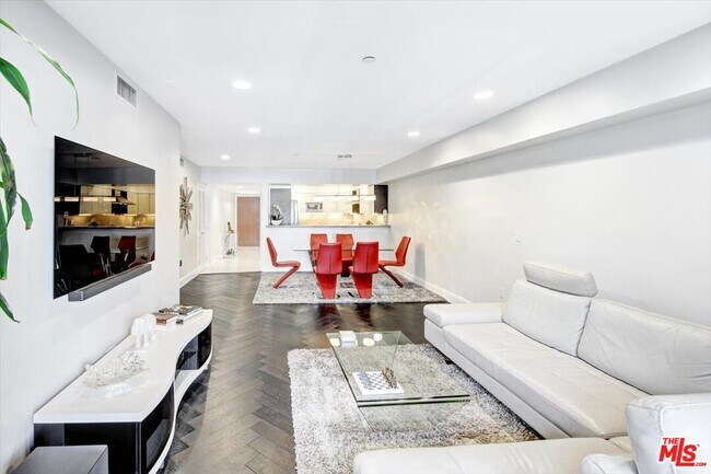 Primary Photo - 1319 N Detroit St