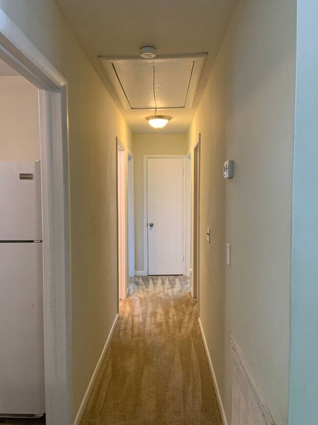 Building Photo - 3 BR between North Elm and North Church