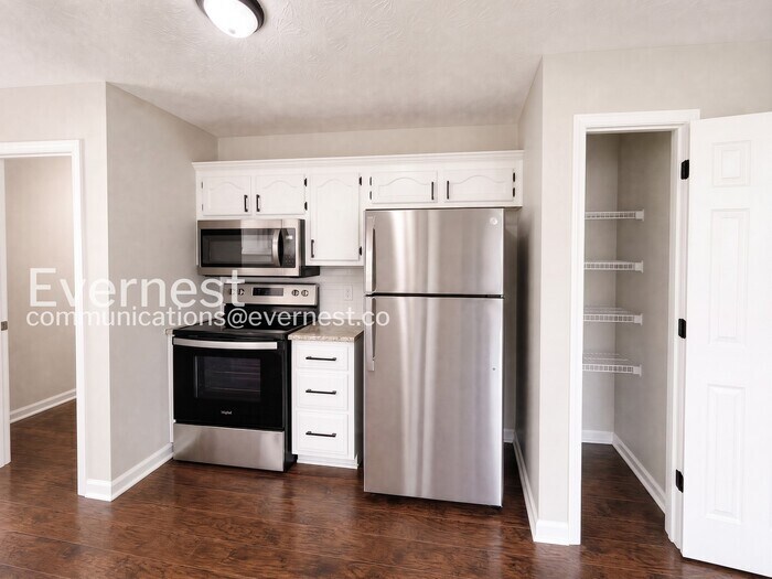 Building Photo - 636 Laramie Dr