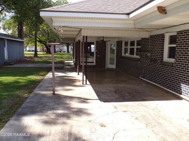 Building Photo - 208 Thoroughbred Dr