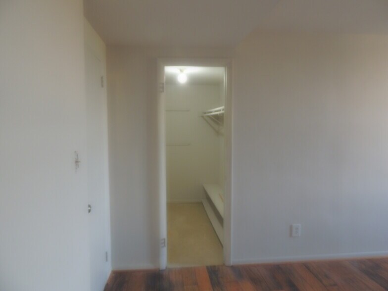 Building Photo - 4600 Duke St