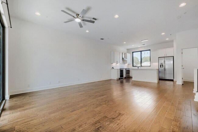 Building Photo - 1606 N Hackberry St