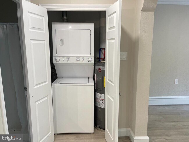 Building Photo - 139 Kings Hwy E