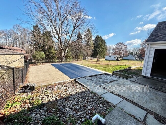 Building Photo - 616 Sandy Hill Rd