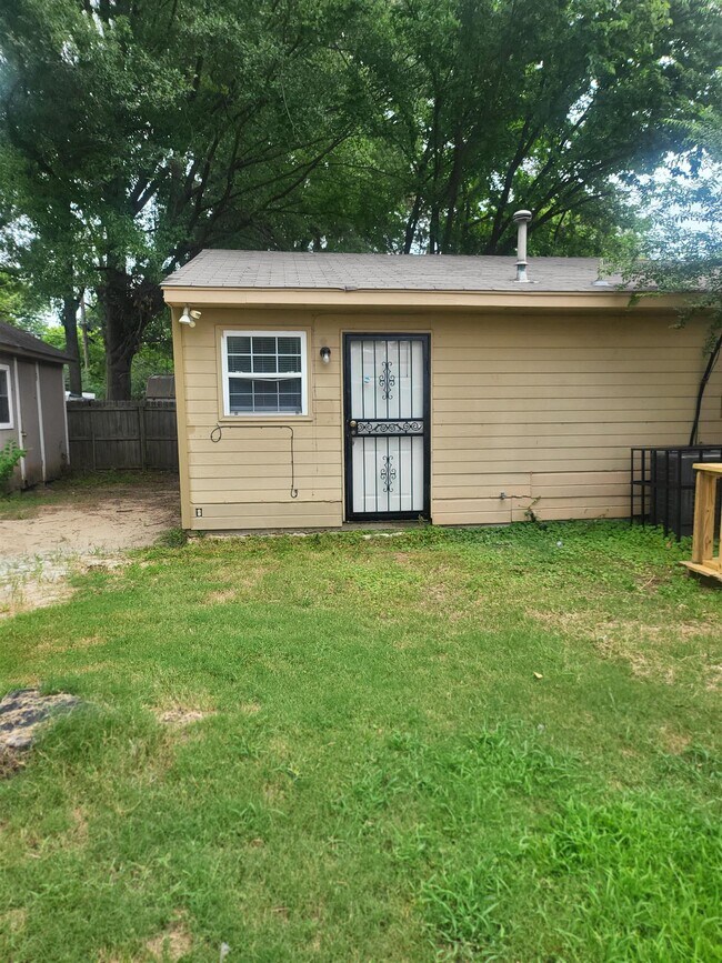 Building Photo - 1769 Capri Rd