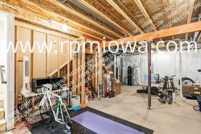 Building Photo - 10097 Stark Dr